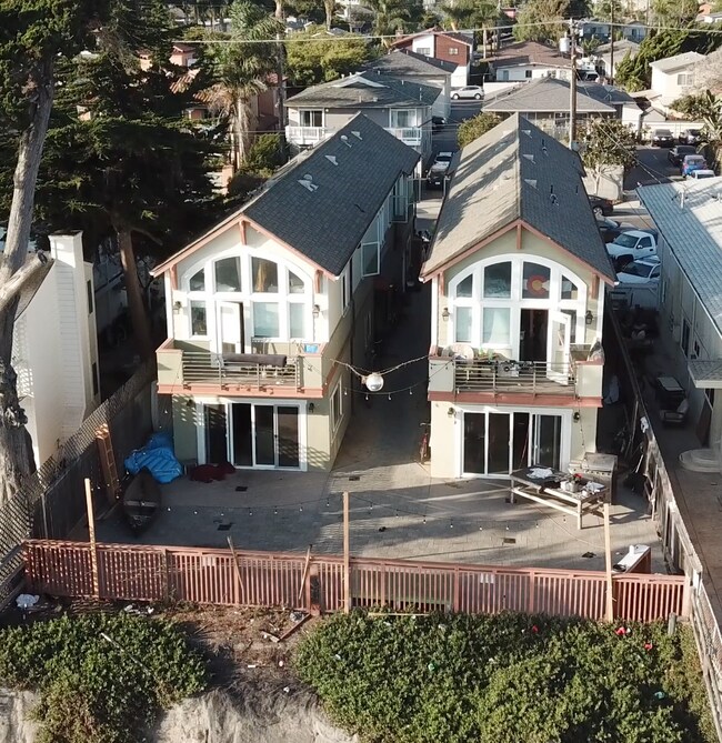 Building Photo - 6631 Del Playa Dr