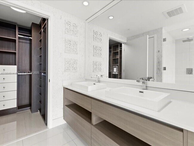 Foto del edificio - 460 NE 28th St