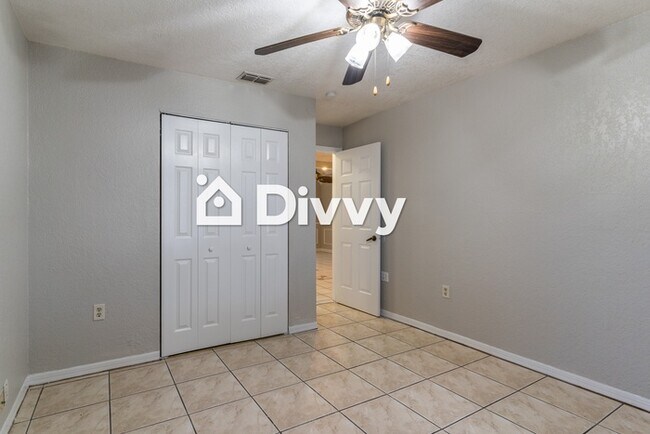 Foto del edificio - 2310 Chestnut Hills Dr
