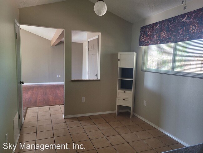 Building Photo - 2 br, 1.5 bath House - 924 Sunflower Drive SW