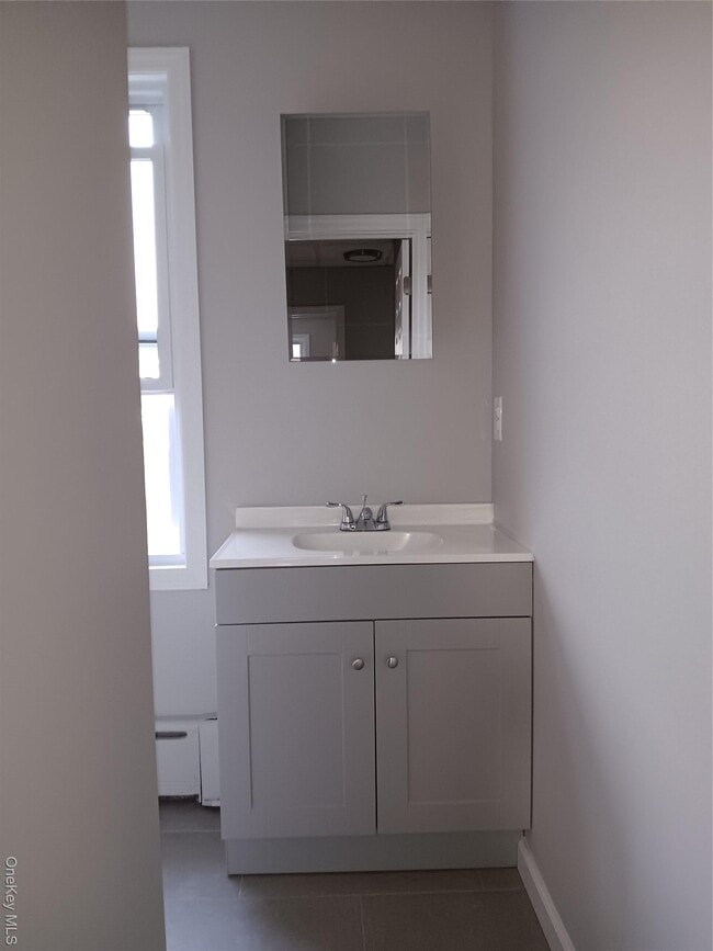 Building Photo - 142 Smith St