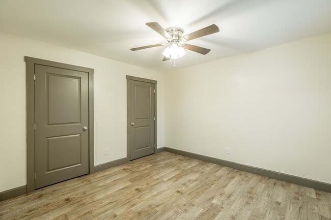 Building Photo - Parkwood Apartments