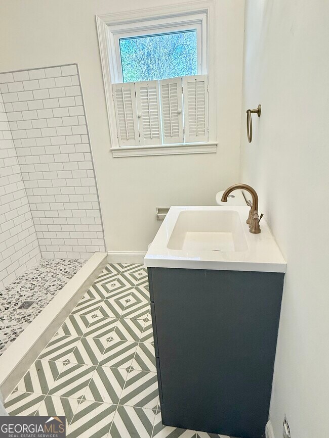 Foto del edificio - 110 Elm Dr