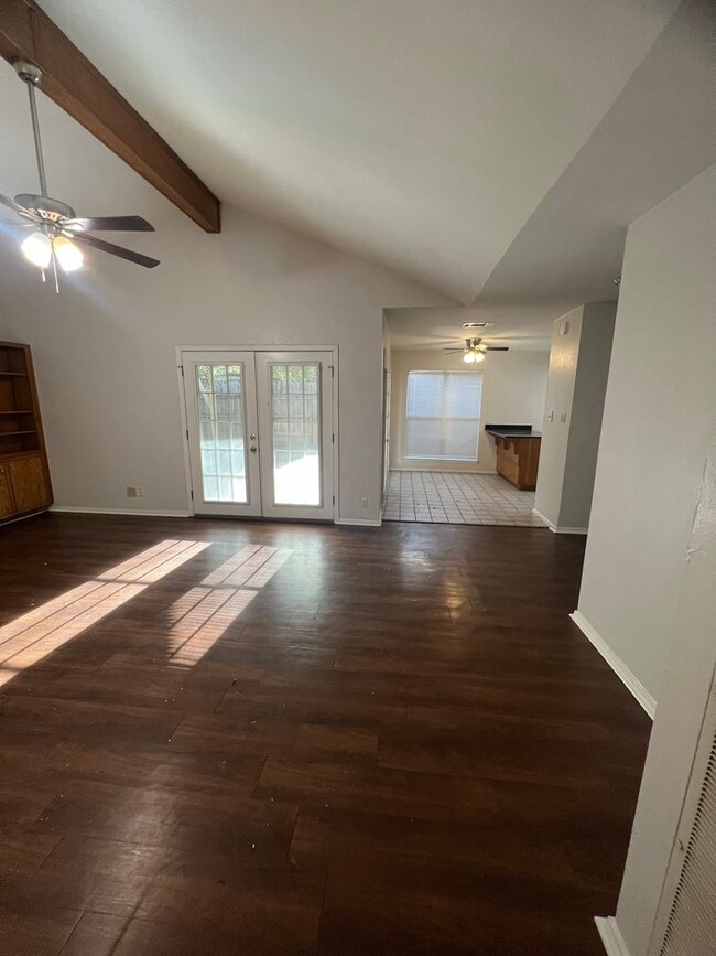 Building Photo - 78745 - OFF WILLIAM CANNON -- FREE RENT - ...