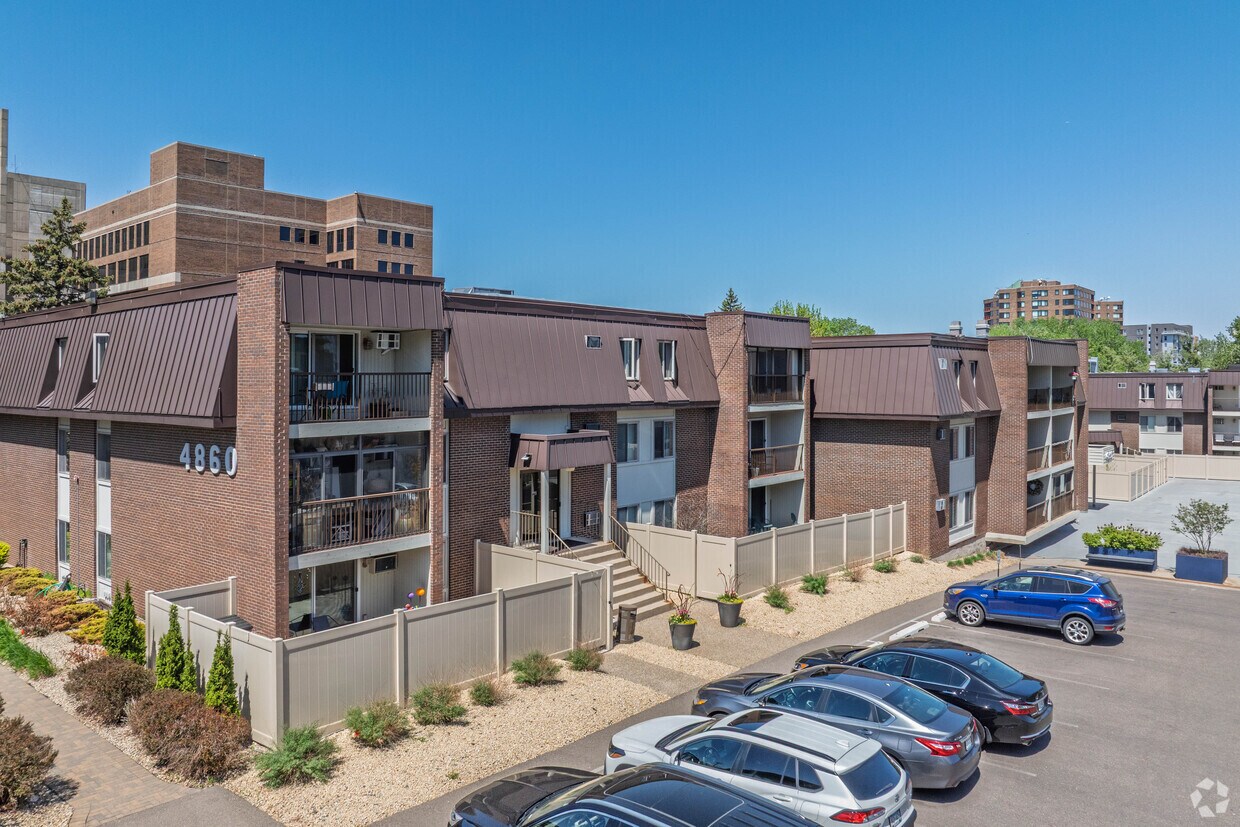 Foto principal - Wolfe Lake Apartments