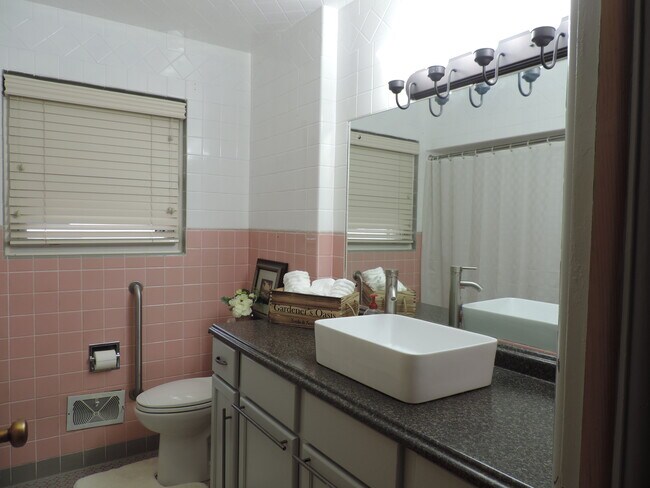 Foto del edificio - 1205 Iroquois St