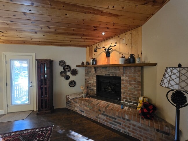 Building Photo - 7507 Tall Pine Dr