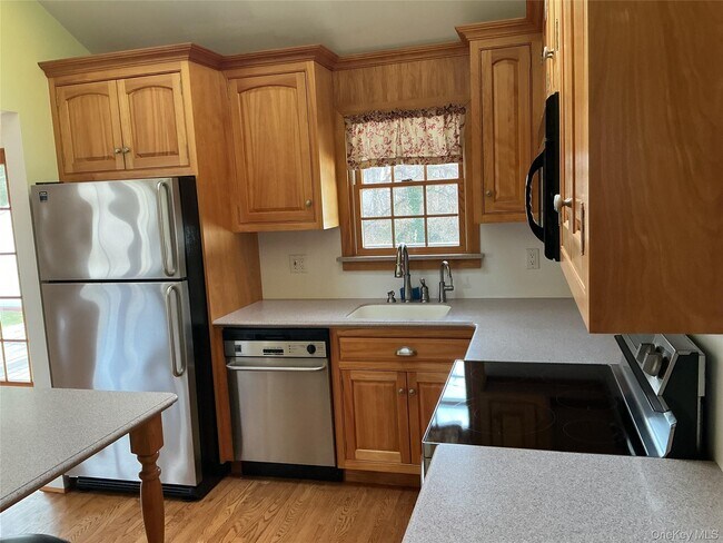 Foto del edificio - 34 Scholl Dr