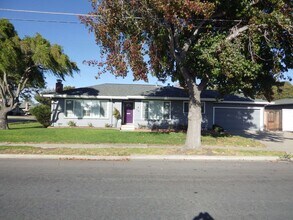 Building Photo - 778 College Dr