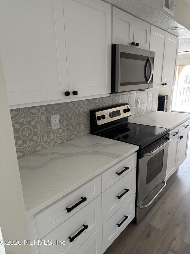 Foto del edificio - 5375 Ortega Farms Blvd