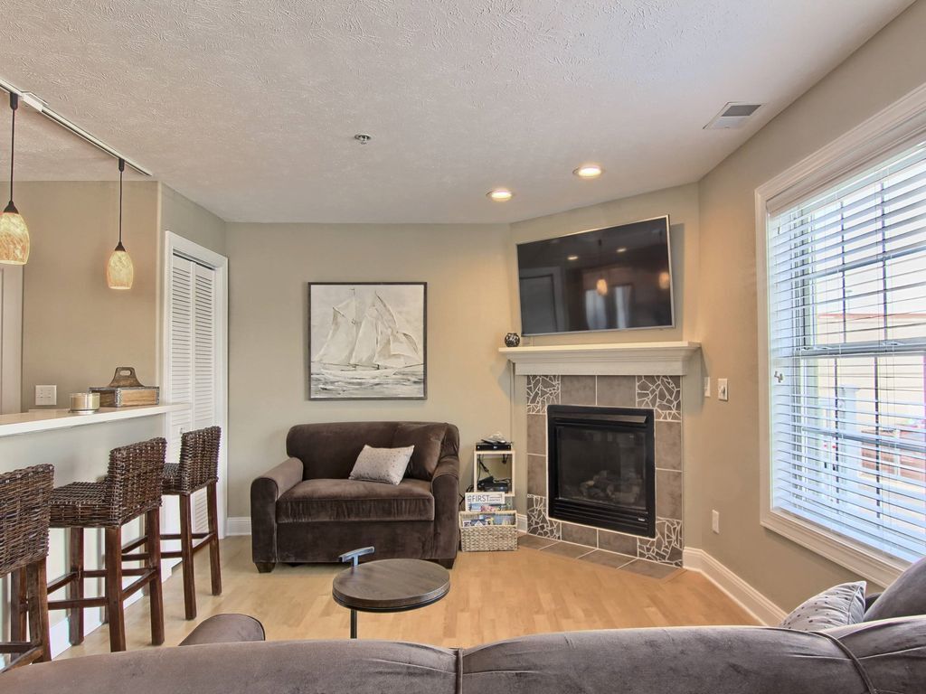 Primary Photo - Lovely Condo Available Early September 2024