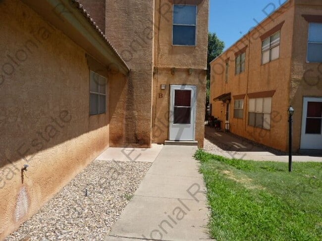 Building Photo - Cozy 2 bedroom 2 bathroom townhome