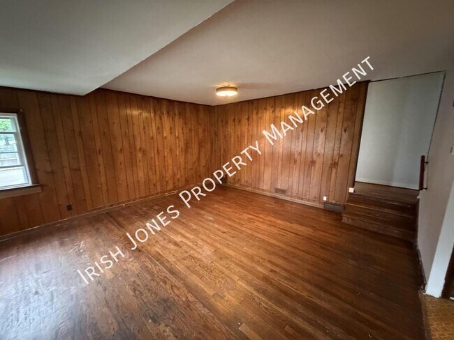 Building Photo - 3 Idlebrook Dr