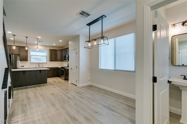 Foto del edificio - 6633 Autumn Breeze St