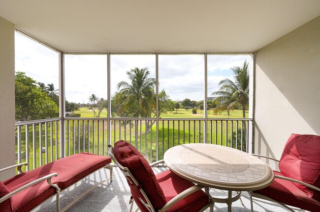 Foto del edificio - 2800 N Palm Aire Dr