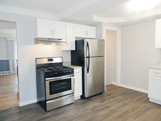 Foto del edificio - 18201 Hazelwood Ave