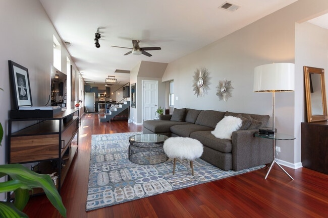 Building Photo - 1530 N Throop St