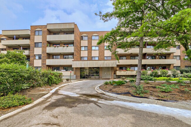Foto del edificio - 9242 Gross Point Rd