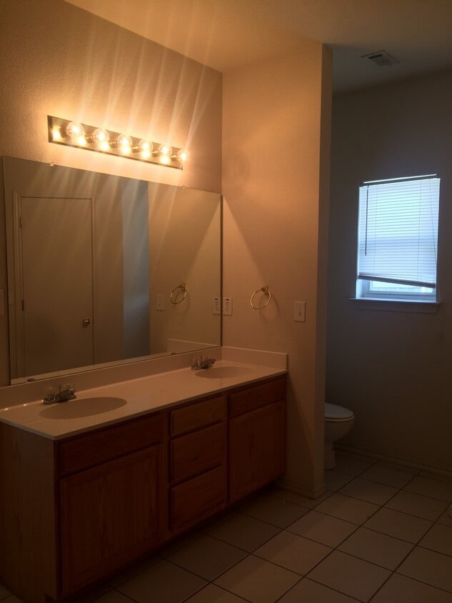 Primary Photo - 3000 Clydesdale Way