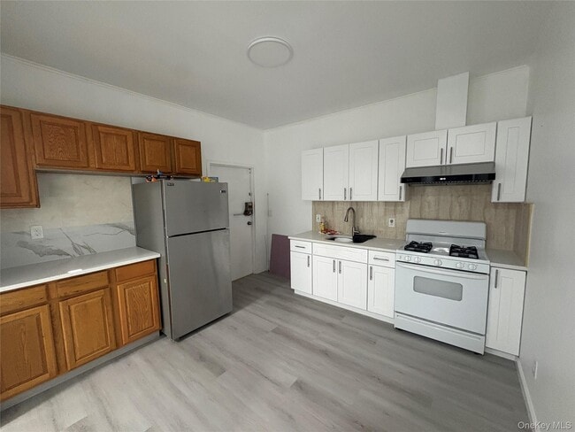 Building Photo - 130 Wickham Ave