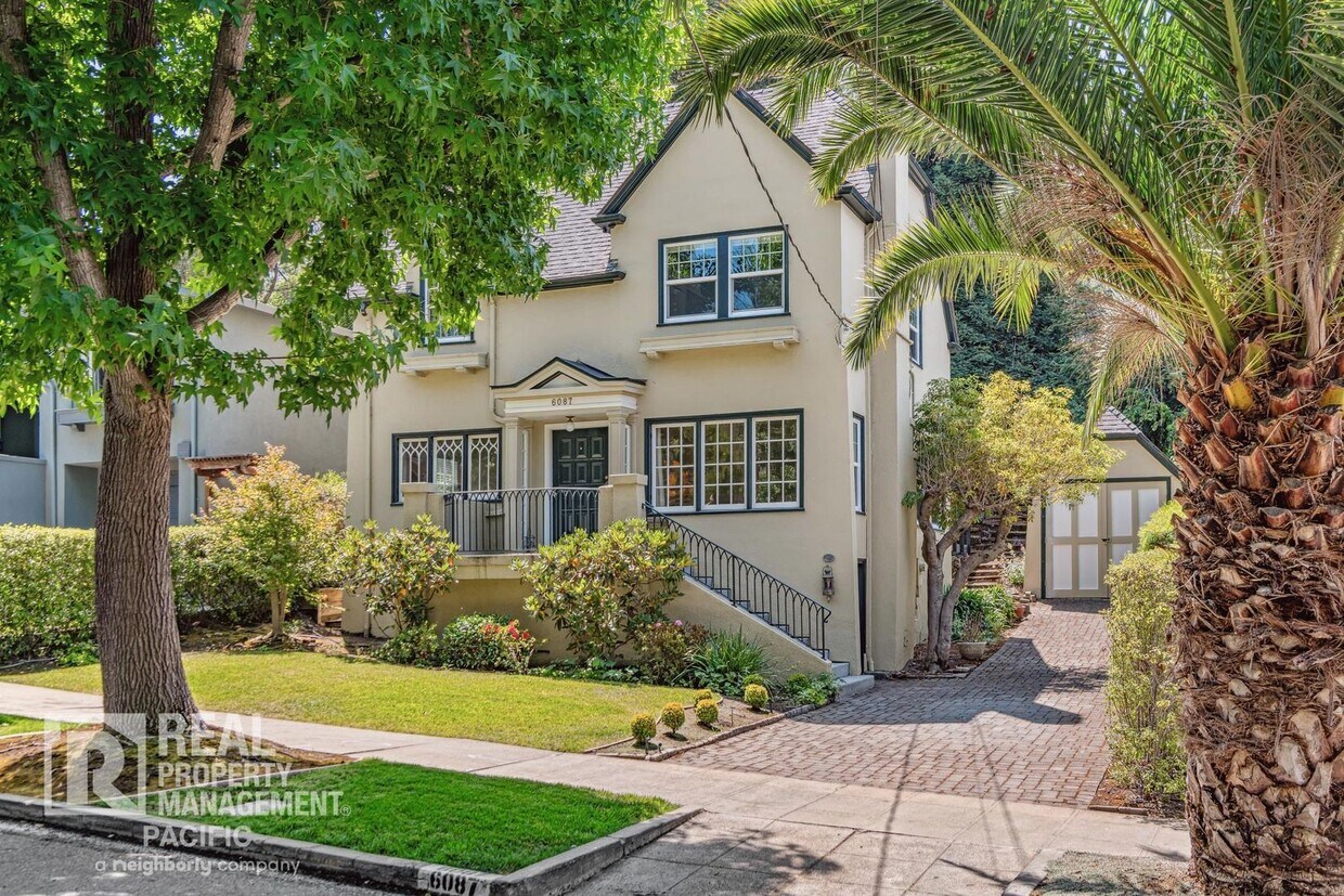 Foto principal - Idyllic Upper Rockridge Home