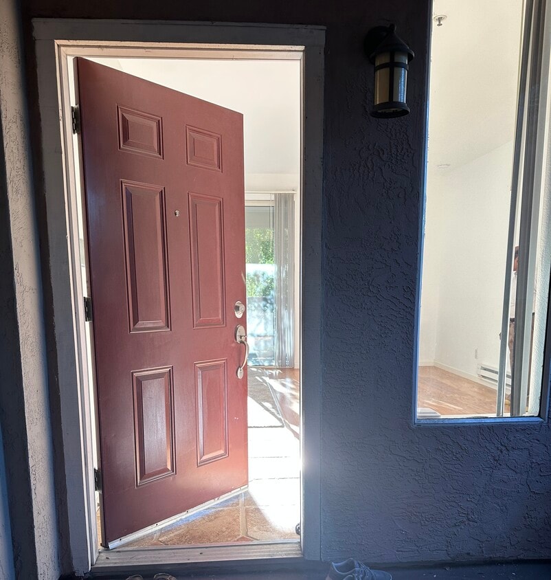 Entrada - 3695 Stevenson Blvd