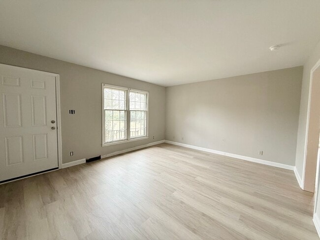Building Photo - 3819 Rosehaven Dr