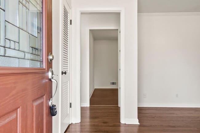 Foto del edificio - Idlewood Ranch Home Available Now - Massive Fenced Backyard