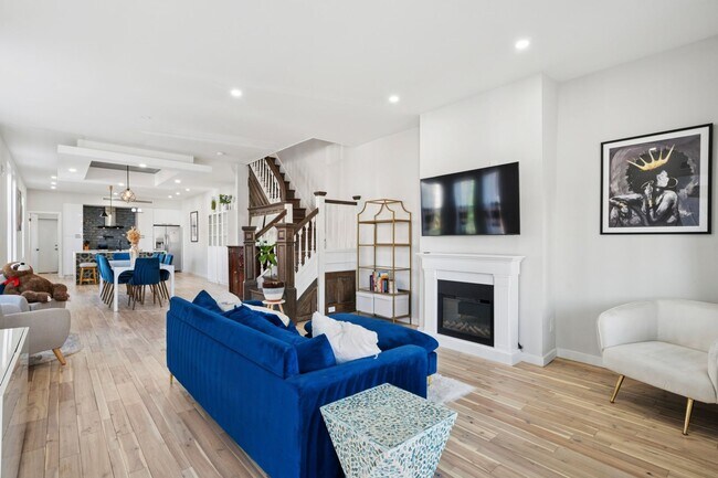 Foto del edificio - Luxury 3-Bedroom Corner Home minutes from ...