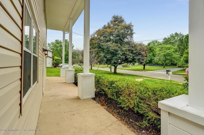 Building Photo - 40 Sandburg Dr