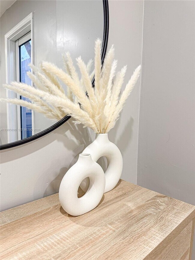 Foto del edificio - 174 NE 55th St