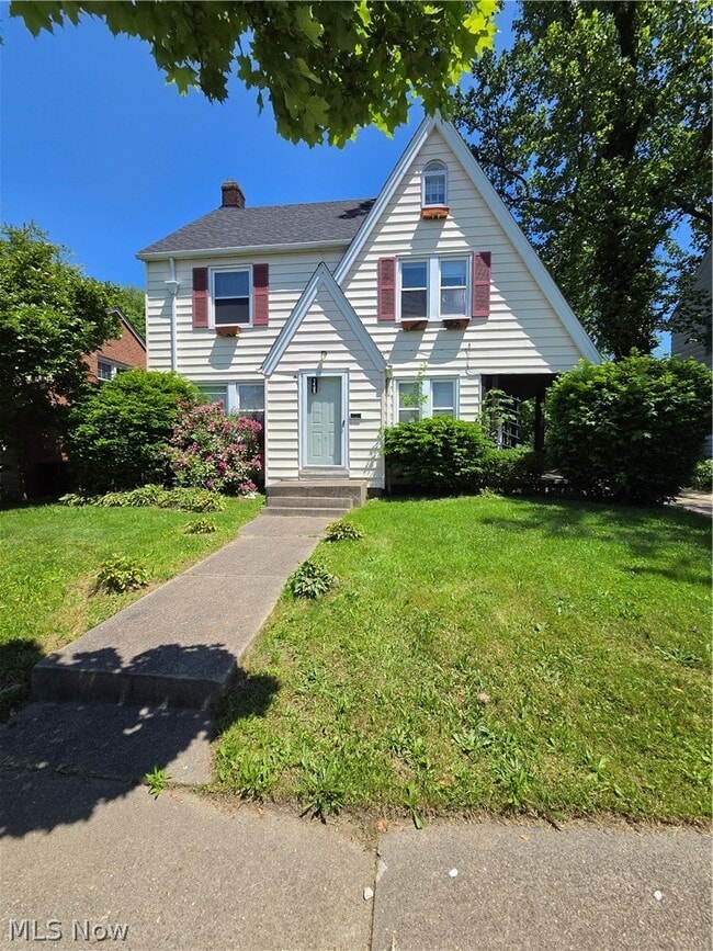 Building Photo - 1405 Villa Dr