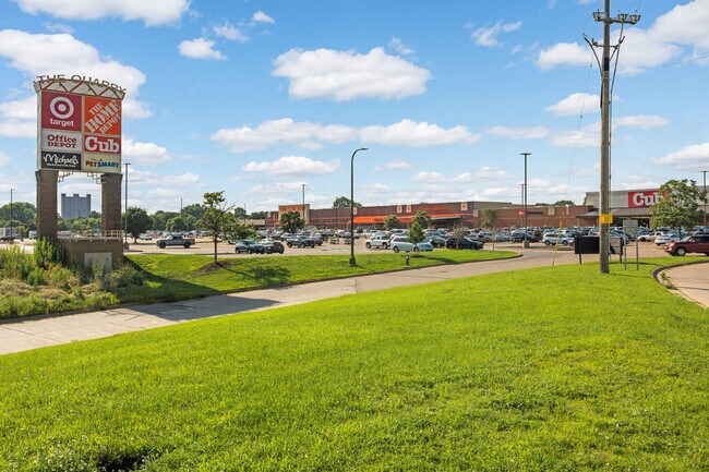 Quarry Shopping Center - 2523 Maple Ln
