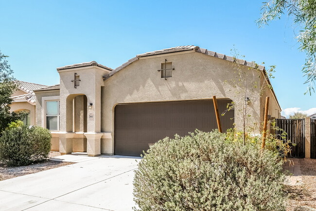 Building Photo - 2444 W Tamarisk Ave