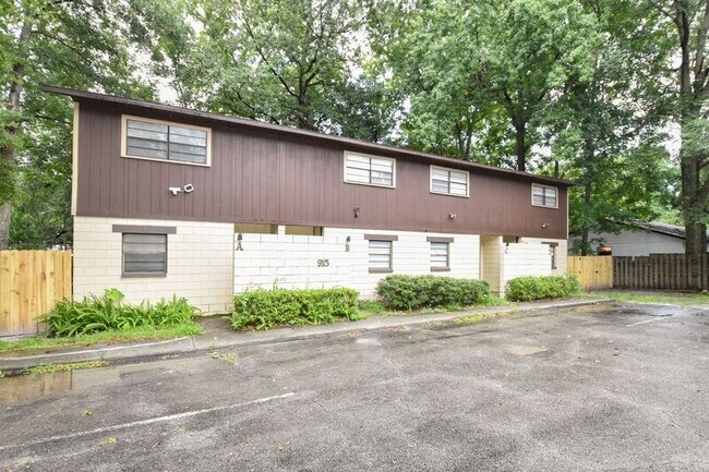 Building Photo - 915 SW 61st St