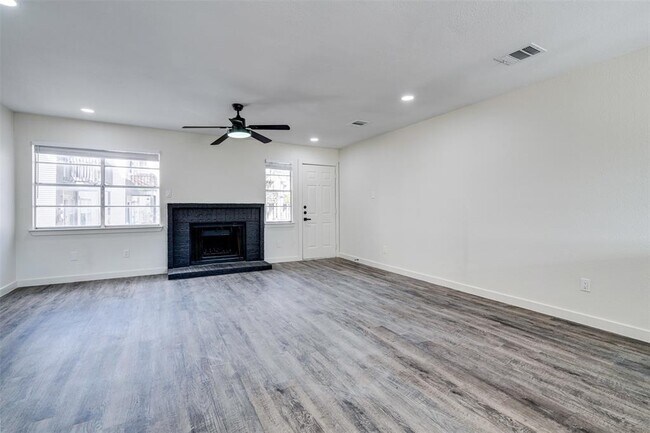 Building Photo - 1824 River Crossing Cir