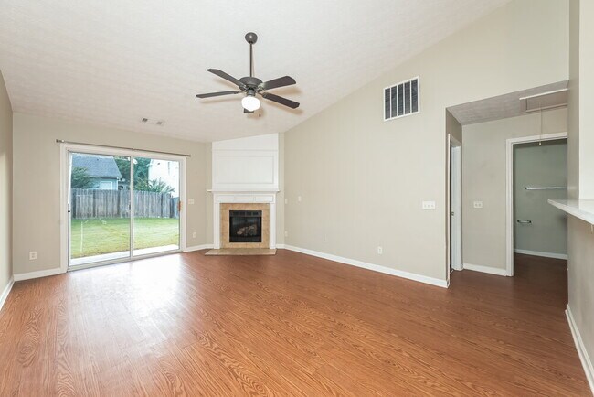 Foto del edificio - 3110 Cooper Woods Dr