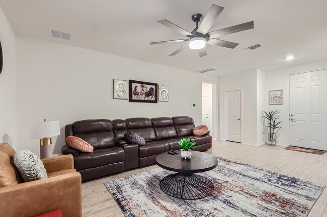 Building Photo - 2110 Goji Ln