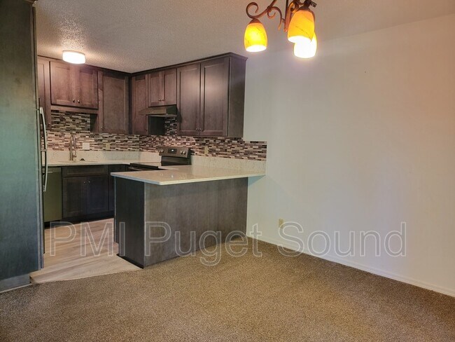 Building Photo - 1425 S Puget Dr