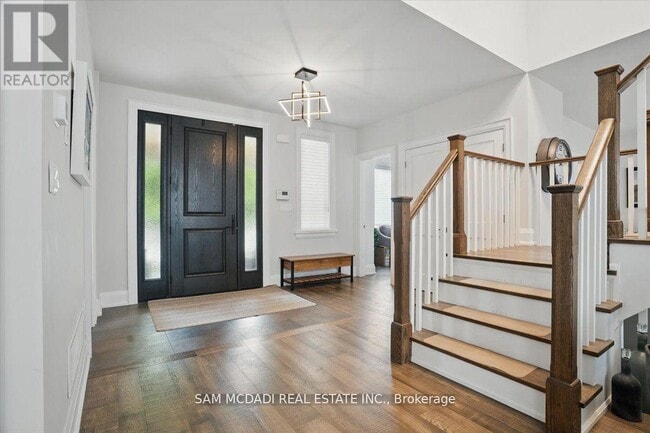 Building Photo - 2163 Deyncourt Dr