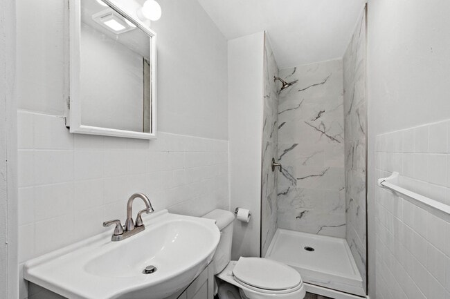 Building Photo - MOVE IN SPECIAL! SCORE HALF OFF 1ST MONTH'...