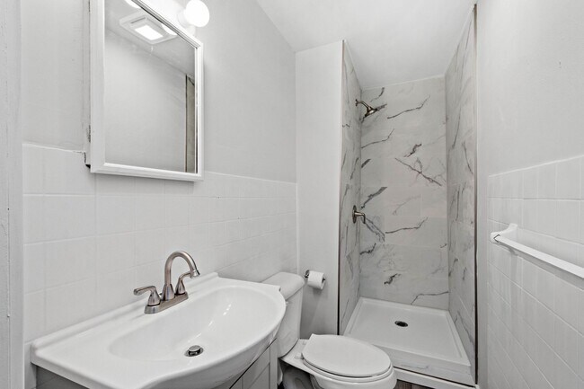 Building Photo - Newly renovated 2 bedroom home in Carrick available now!!