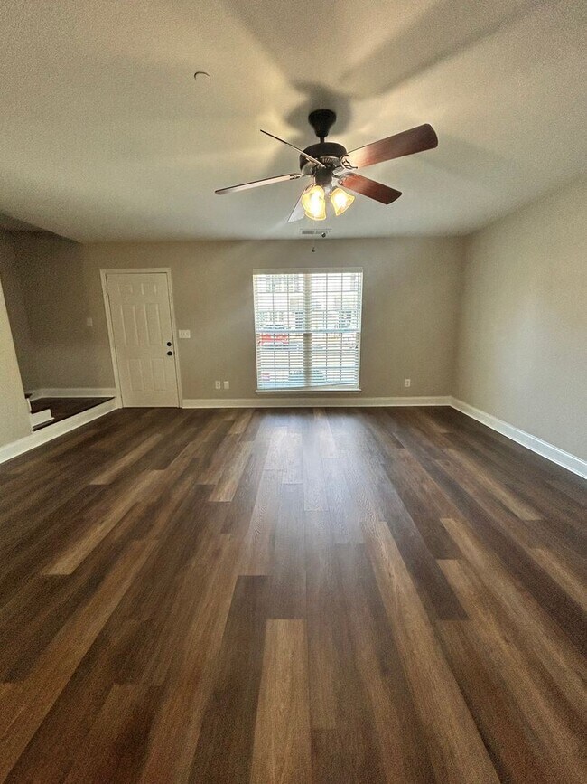 Foto del edificio - 2 br, 2.5 bath House - 1100 Maple Tree Lan...