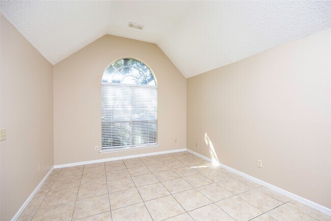 Foto del edificio - 811 Sierra Lake Dr