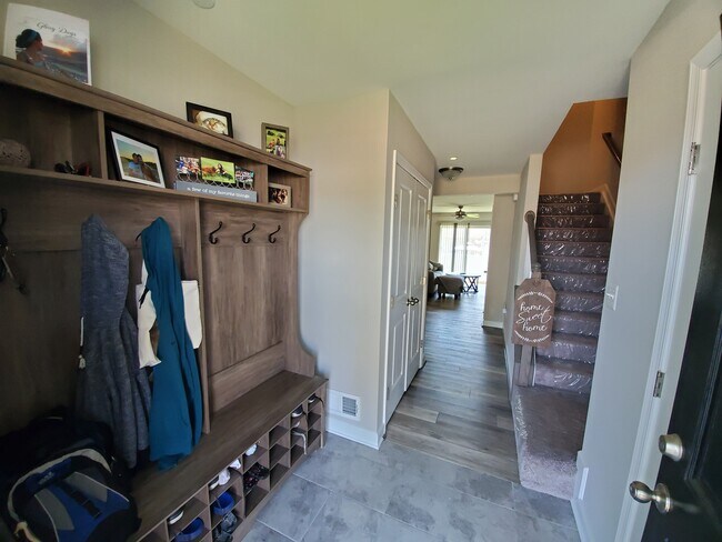 foyer - 599 227th St