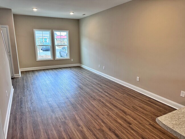 Foto del edificio - 617 Jacks Xing Dr