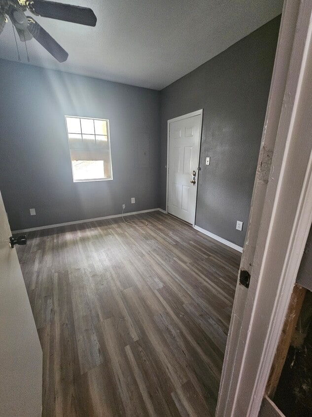 Building Photo - 2713 Lenway St