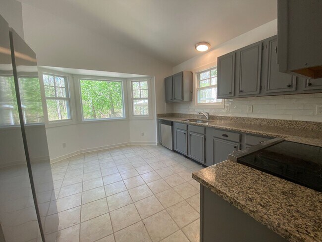 Foto del edificio - Charming Bungalow in Youngsville
