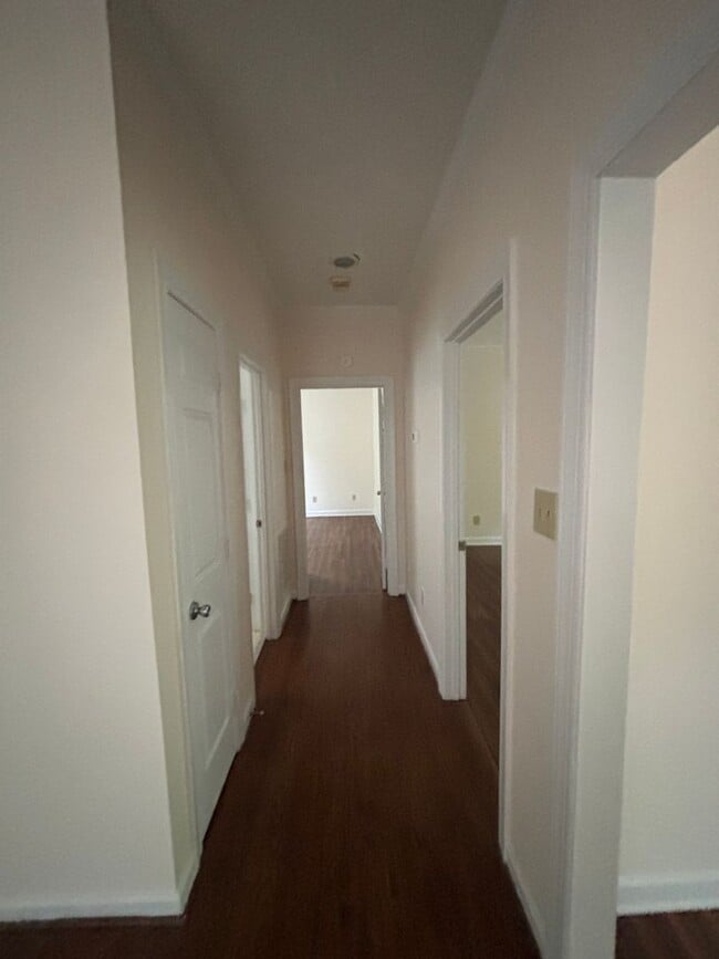 Building Photo - Great condo, GREAT PRICE! APPLY NOW!!