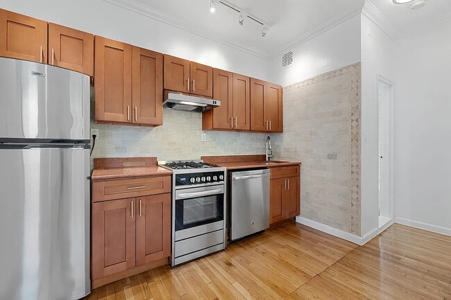 Foto del edificio - 69 1/2 Morton Street